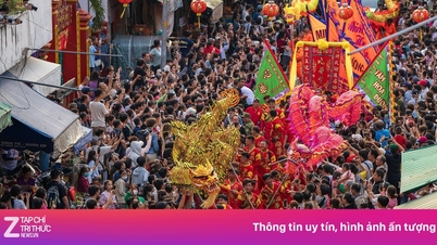 Crowds of people jostled to watch the Lantern Festival parade in Ho Chi Minh City.