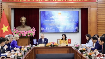 លោកស្រី Lam Thi Phuong Thanh អនុរដ្ឋមន្ត្រីអចិន្ត្រៃយ៍ ទទួលជួបជាមួយអនុប្រធានទីមួយនៃសភាក្រិក លោក Ioannis Plakiotakis
