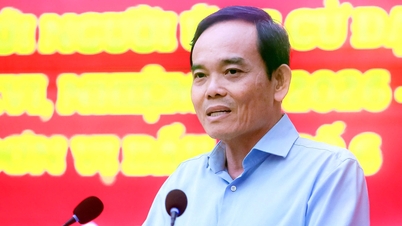 Secretarul de partid, Tran Luu Quang: Gestionarea trotuarelor trebuie să găsească un echilibru între ordinea urbană și mijloacele de trai ale oamenilor.