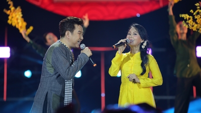 Quang Linh sings 'The Man from Chaozhou' to celebrate the Lantern Festival.