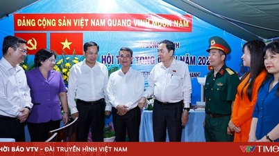 Președintele Adunării Naționale, Tran Thanh Man, participă la tabăra de antrenament militar din comuna Dong Thanh.