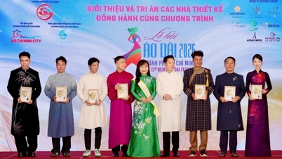 Designerul Do Trinh Hoai Nam își dezvăluie colecția „Brocade Vietnam”.