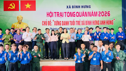 Eine lebhafte Einberufungszeremonie in Ho-Chi-Minh-Stadt: 240 junge Männer verabschieden sich, bevor sie ihren Wehrdienst antreten.