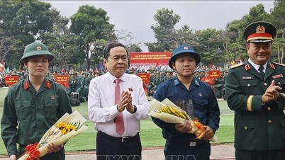 Tausende junger Menschen in Ho-Chi-Minh-Stadt machten sich voller Begeisterung auf den Weg, um der Armee beizutreten.