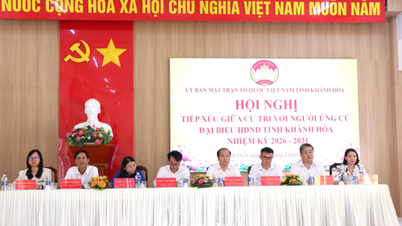 Secretarul adjunct al Comitetului Provincial al Partidului și președintele Comitetului Frontului Patriei Vietnam din provincie, Nguyen Khac Ha, și candidații pentru Consiliul Popular Provincial pentru mandatul 2026-2031 s-au întâlnit cu alegătorii din comunele Dien Dien și Dien Lam.