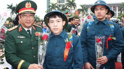 Generalul Pham Hoai Nam a participat la ceremonia de înrolare în armată din orașul Hai Phong.