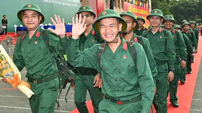 Unga människor i Ho Chi Minh-staden strävar efter att studera och utbilda sig i militär miljö.