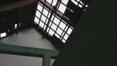 Los tornados arrancaron los techos de 116 casas en la comuna de Ba Vi.