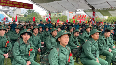 Ziua de înrolare militară: Tinerii din Hanoi sunt pregătiți să apere patria
