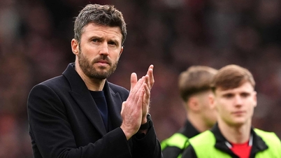 Michael Carrick declara que o Manchester United está na disputa pelo título da Premier League.