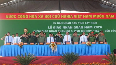 Tusenvis av fremragende unge mennesker fra Tay Ninh drar av gårde for å oppfylle sin hellige plikt med å forsvare fedrelandet.