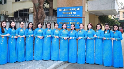 Nghe An Kadınlar Birliği yetkilileri, Ao Dai Haftası'nın anlamını yaymak ve bu konuda farkındalık yaratmak için birlikte çalıştılar.