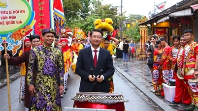Une célébration haute en couleur du Festival des Lanternes au cœur de la vieille ville de Hoi An.