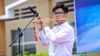 学業優秀でフルートの演奏も上手な西部出身の男子学生の規律ある生活。