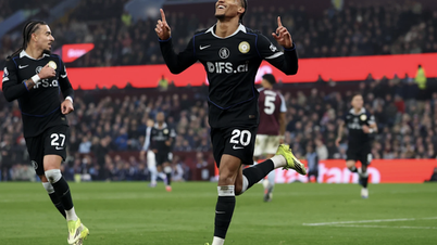 Joao Pedro mencetak hat-trick saat Chelsea mengalahkan tuan rumah Aston Villa.
