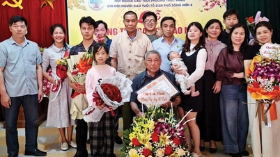 La belleza de la celebración de la longevidad en primavera: difundiendo la piedad filial desde cada hogar - Periódico online Cao Bang