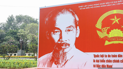 Hanoi sokakları, 15 Mart'taki büyük ulusal bayram için ışıl ışıl süslenmiş durumda.