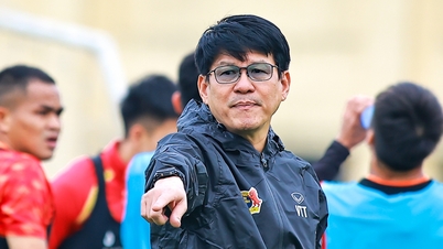 Coach Vu Tien Thanh hield zijn eerste intensieve training met Ninh Binh FC en vergat daarbij even HAGL.