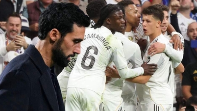 Misfornøyde stjerner splittes i fraksjoner, Real Madrid vurderer å sparke Arbeloa.