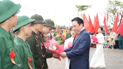 Jovens da cordilheira de Trường Sơn sonham em vestir o uniforme da polícia.