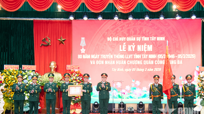 General Nguyen Trong Nghia attended the ceremony commemorating the 80th anniversary of the Traditional Day of the Armed Forces of Tay Ninh province.
