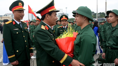 General Le Duc Thai attends the military enlistment ceremony in Thanh Hoa.