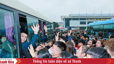 5 Mart sabahı, Thanh Hoa'dan binlerce genç büyük bir coşkuyla orduya katılmak üzere yola çıktı.