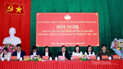 Candidates for the Provincial People's Council meet with voters in Tien Yen commune.
