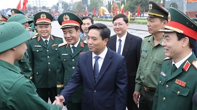 Para pemuda di provinsi Thanh Hoa dengan antusias mendaftar ke militer, dengan banyak rekrutan baru merupakan lulusan universitas perempuan.