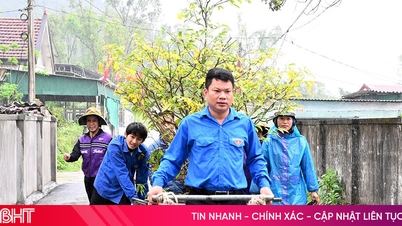 การรวบรวมไม้ประดับที่ผู้คนไม่ได้ใช้แล้วหลังเทศกาลตรุษจีน เพื่อนำไปช่วยเหลือชุมชน