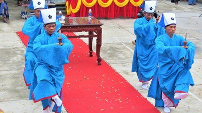 Festival Via Ba memperingati bidan yang dianugerahi dekrit kerajaan oleh Kaisar Tu Duc.