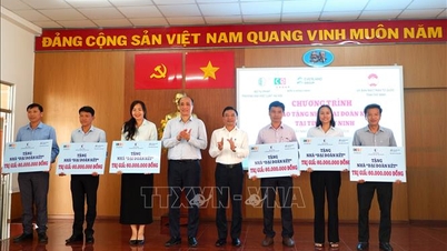 Tay Ninh میں پسماندہ گھرانوں کے لیے 18 یکجہتی گھروں کی تعمیر کے لیے تعاون۔