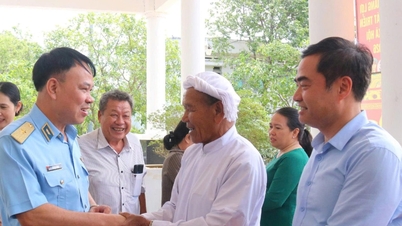 लोगों की राय सुनना और स्थानीय विकास को बढ़ावा देने के लिए नीतियां प्रस्तावित करना।