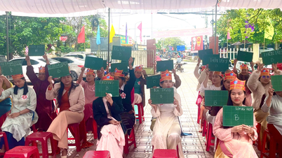 A lively "Golden Bell" quiz competition on election resolutions and laws was held in Lao Bao commune.