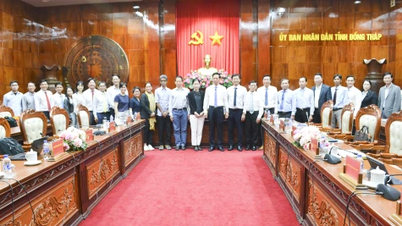 Comrade Nguyen Thanh Dieu receives the delegation from the Asian Development Bank.
