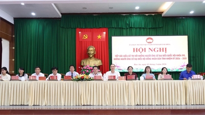We expect elected representatives to be closely involved with reality and to listen to the people.