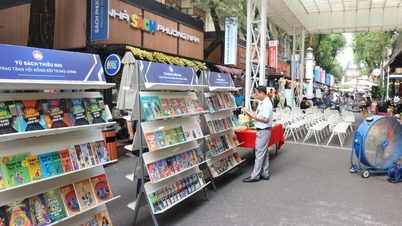 Przekazano 2000 książek do biblioteki dziecięcej Centralnej Rady Młodzieży.