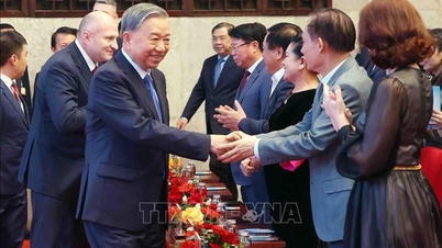 Le secrétaire général To Lam assiste à l'événement d'échange artistique « L'âme russe au cœur du Vietnam ».
