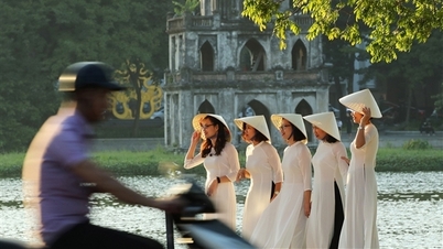 Hanoi are o vreme frumoasă și însorită, în timp ce sudul Vietnamului se confruntă cu ploi abundente.