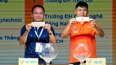 ការប្រកួតបាល់ទាត់ដ៏ក្តៅគគុកនៅក្នុងទីក្រុងមាត់សមុទ្រ។