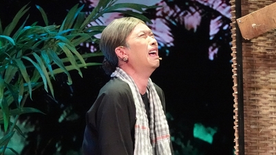 Hoài Linh returns with "Hiu hiu gió bấc" (A Gentle North Wind), and the audience laughs and cries with Mr. Tư.