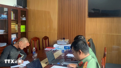 Pihak berwenang menangani dua kasus penyebaran informasi palsu tentang pemilu di media sosial.