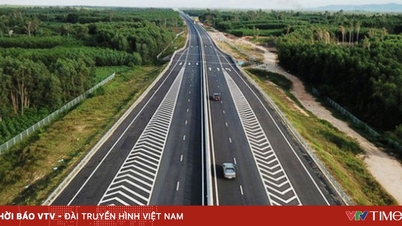 Ο Πρωθυπουργός διευθύνει διάφορα έργα μεταφορών στην κεντρική περιοχή.