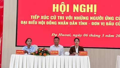 Kandidaten voor de Provinciale Volksraad van Lam Dong ontmoeten kiezers in de gemeente Da Huoai.