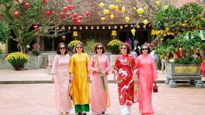 Ao Dai ہفتہ Hai Phong خواتین کی خوبصورتی کو پھیلاتا ہے۔