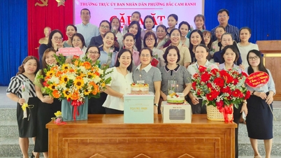 El barrio de Bac Cam Ranh organizó una reunión para celebrar el Día Internacional de la Mujer el 8 de marzo.