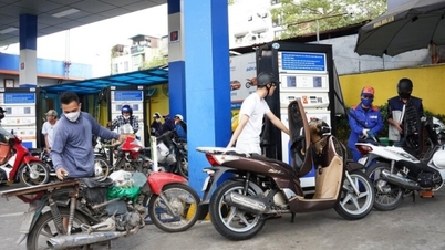 Uluslararası dalgalanmaların ortasında Hanoi, benzin ve dizel işletmelerine yönelik denetimleri yoğunlaştırıyor.