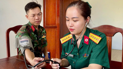 As médicas militares dedicam-se à saúde dos soldados.