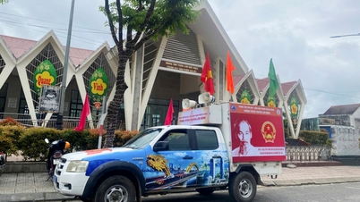 ទីក្រុងដាណាងពង្រឹងការឃោសនាបោះឆ្នោតដោយប្រើប្រាស់យានយន្តចល័ត។