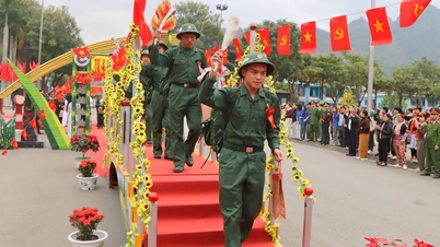 Lai Chau : Plus de 800 nouvelles recrues partent pour le service militaire.